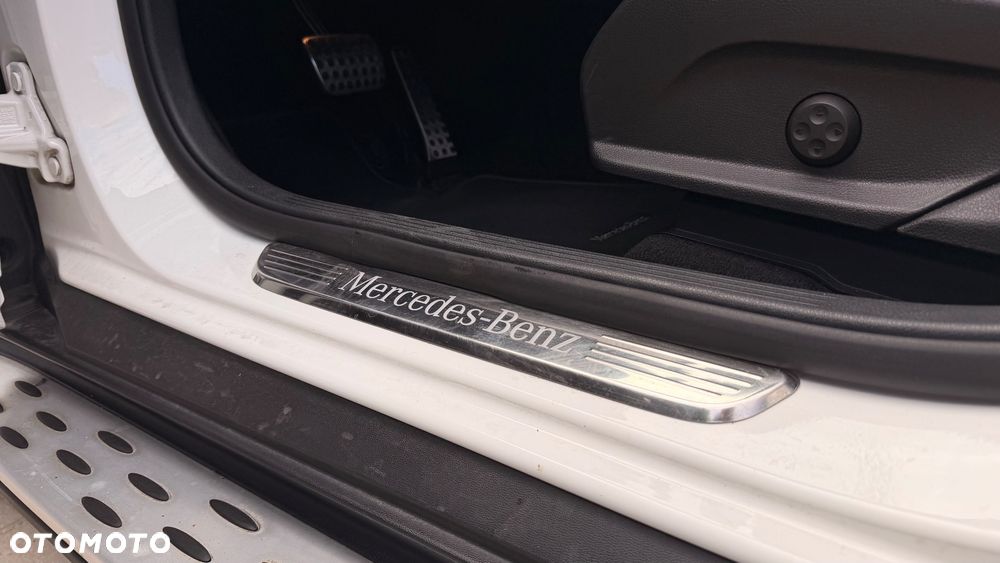 Mercedes-Benz GLC 300 4Matic 9G-TRONIC AMG Line - 13