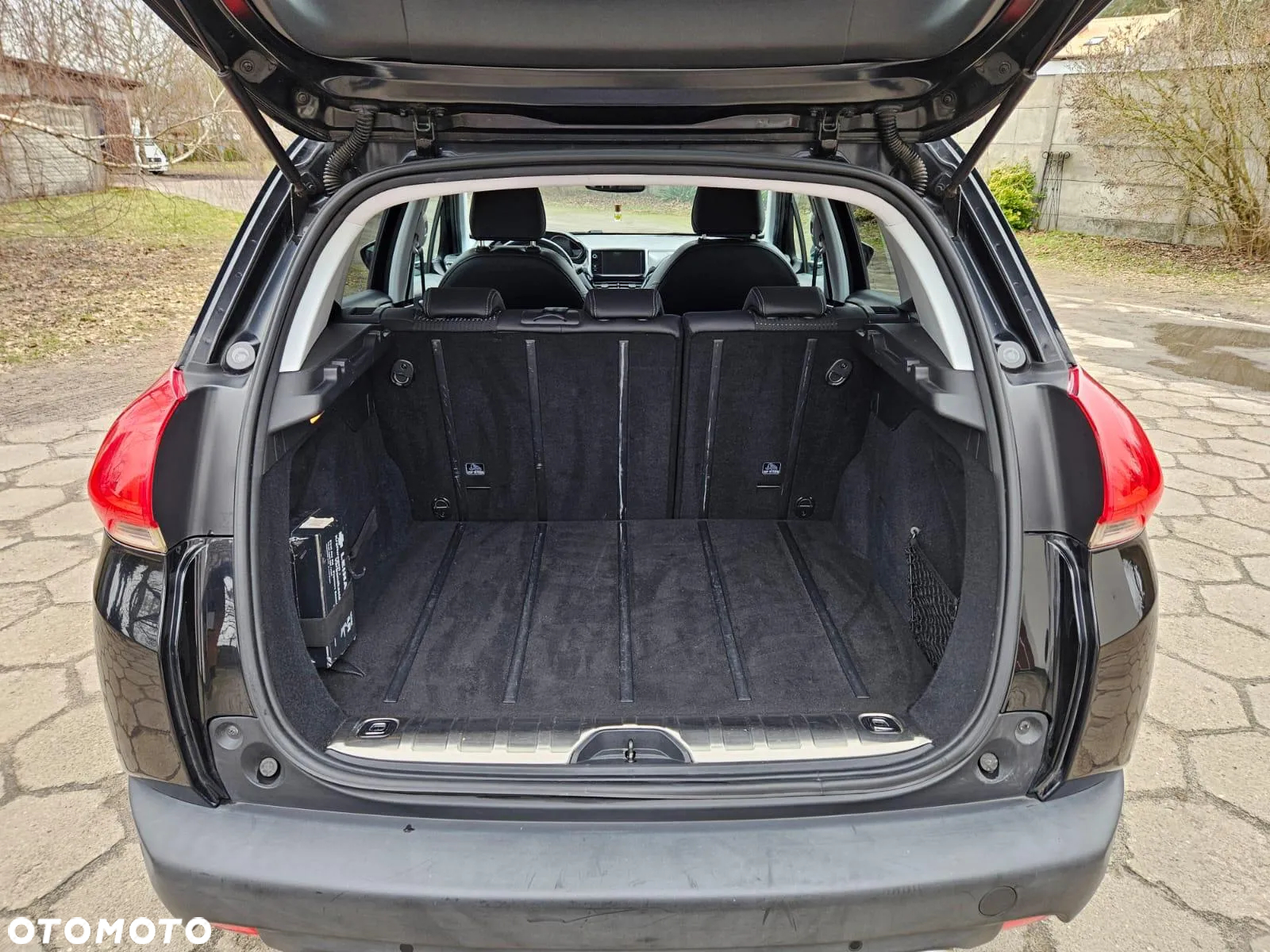 Peugeot 2008 1.6 e-HDi Allure S&S - 10