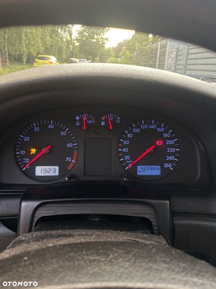 Volkswagen Passat 1.6 - 8