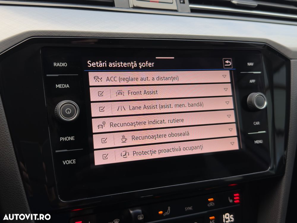 Volkswagen Passat 2.0 TDI SCR DSG Business - 37