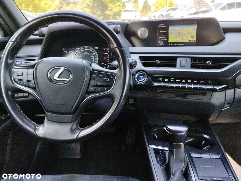 Lexus UX - 12