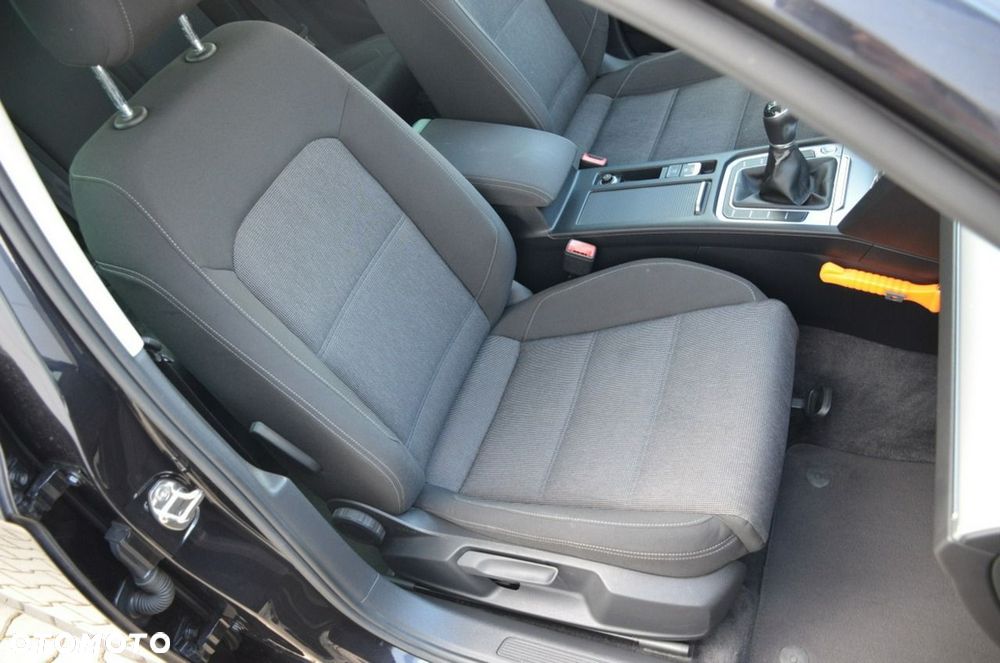 Volkswagen Passat - 29