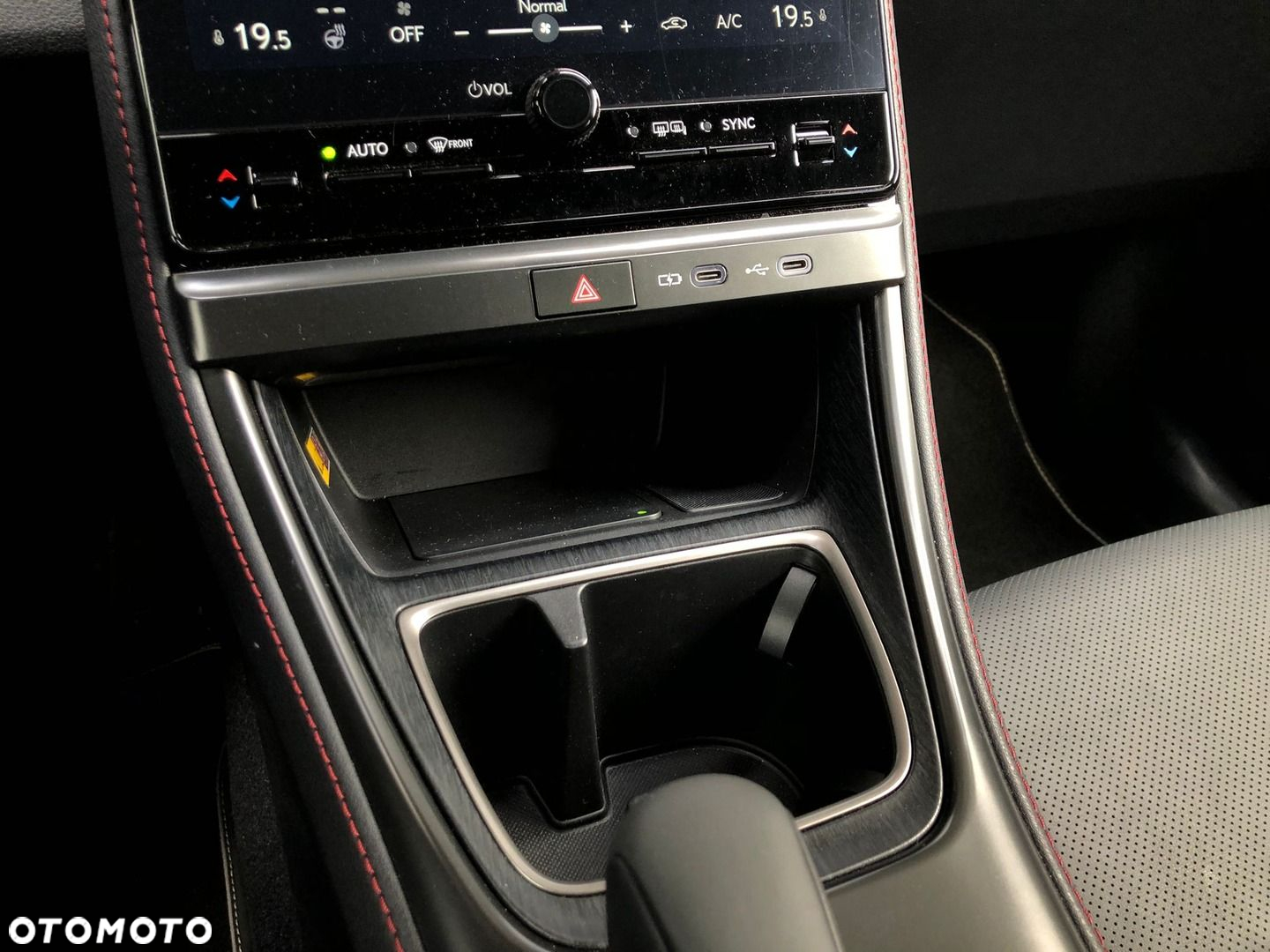 Lexus LBX 1.5 Hybrid Emotion - 25