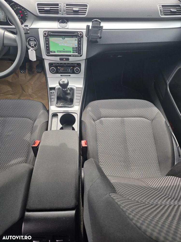 Volkswagen Passat - 12