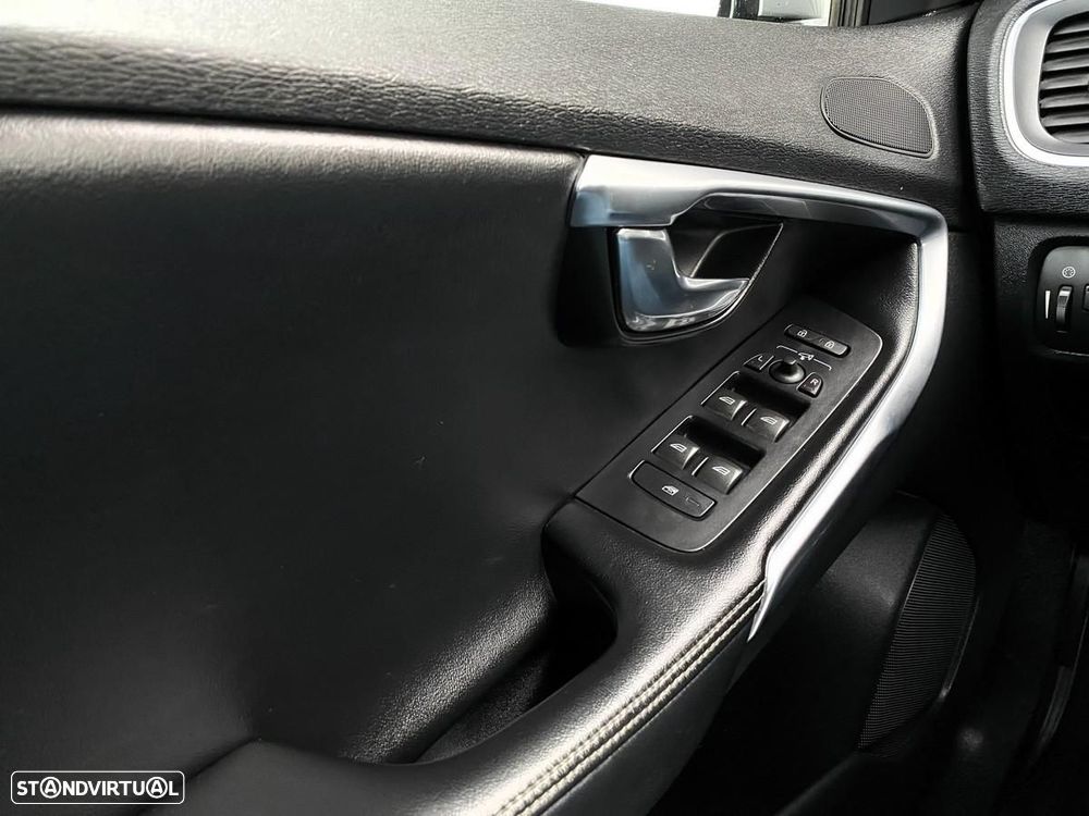 Volvo V40 1.6 D2 Eco R-Design - 29