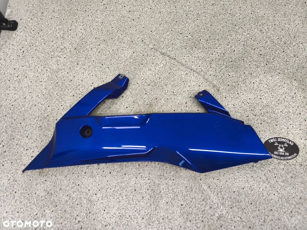 Pług, owiewka, osłona prawa, bok, boczek prawy Yamaha R125 R 125 2023