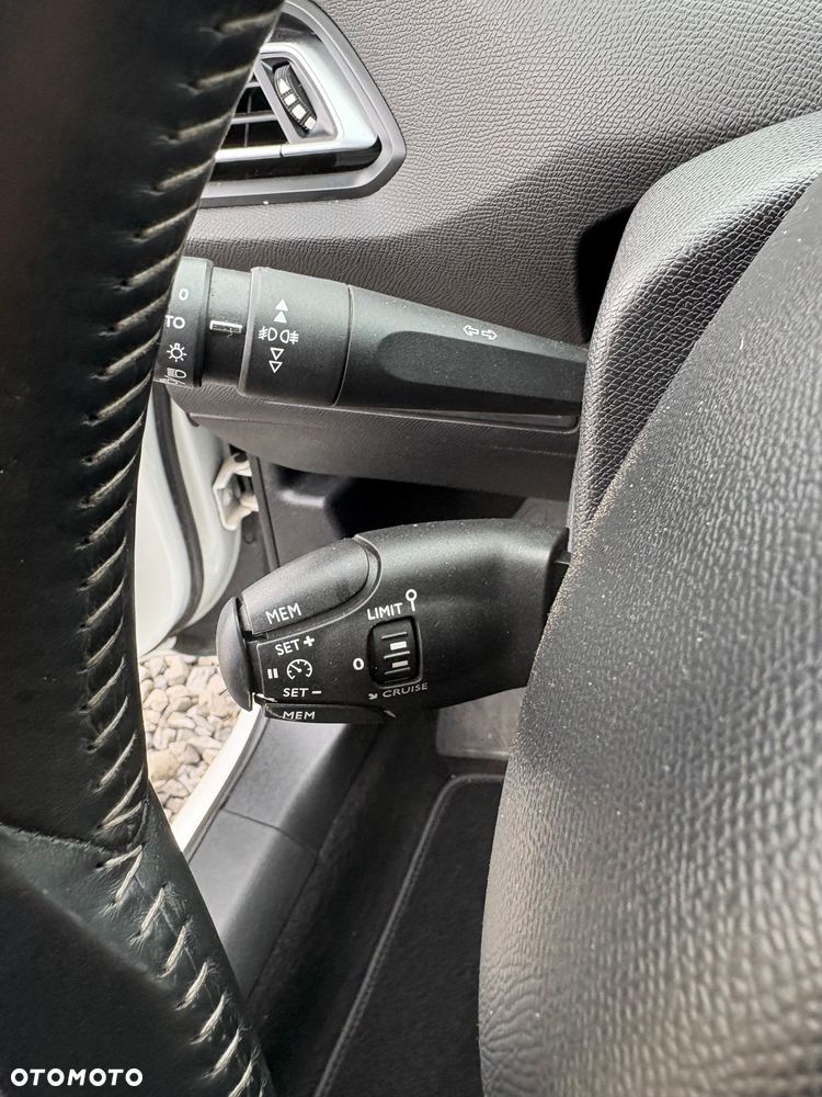 Peugeot 308 BlueHDi FAP 150 EAT6 Stop & Start Allure - 15