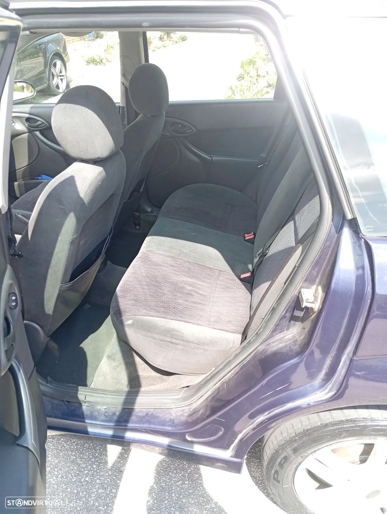 Ford Focus SW 1.8 TDdi Comfort - 11