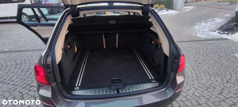 BMW Seria 5 525d xDrive - 22