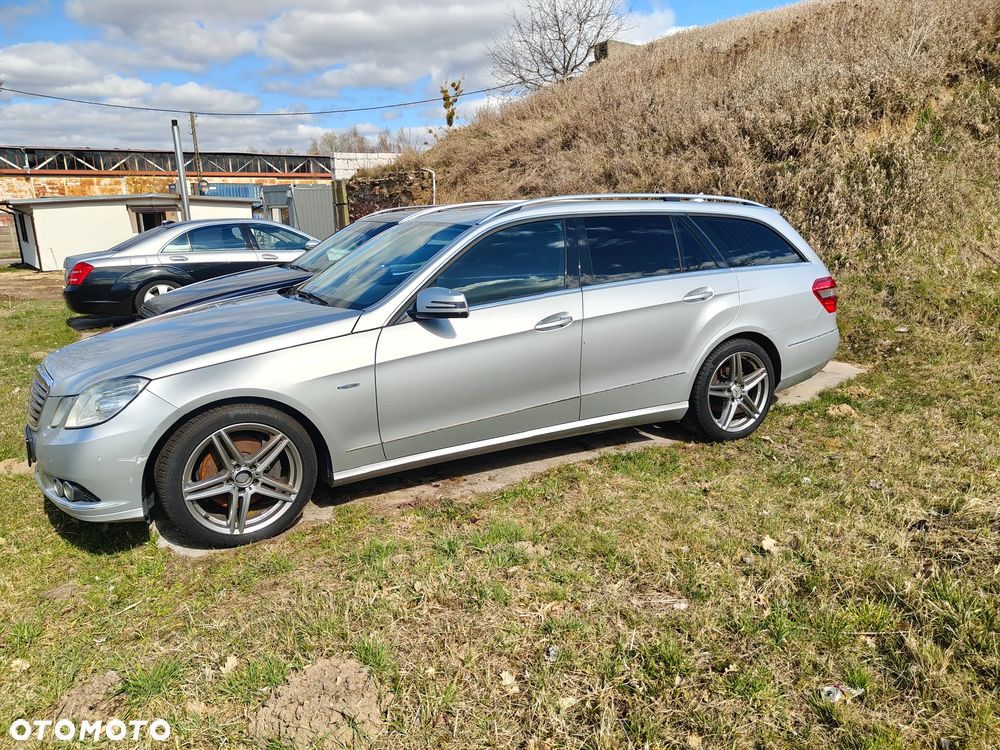 Mercedes-Benz Klasa E 300 CDI DPF BlueEFFICIENCY 7G-TRONIC Elegance - 4