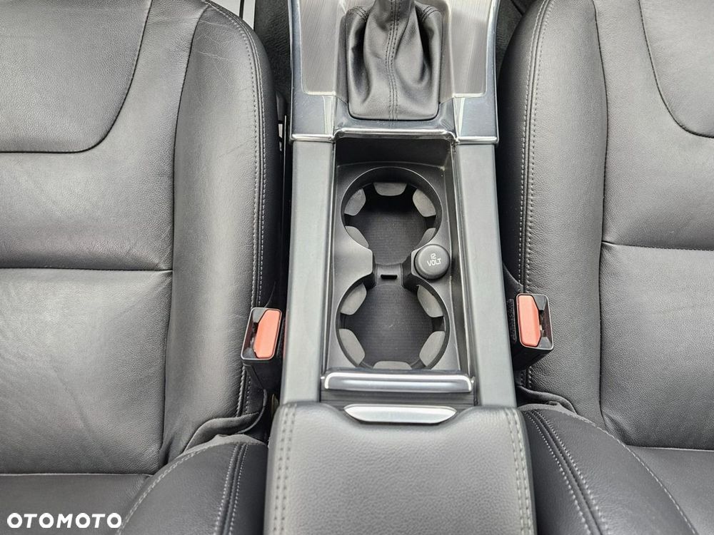 Volvo XC 60 D3 Geartronic Momentum - 27