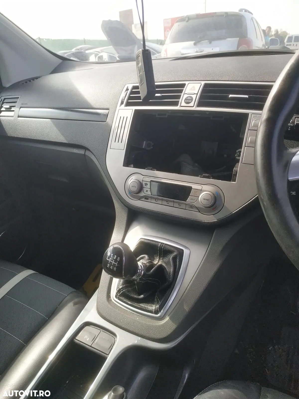 Dezmembrez Ford Kuga - 6