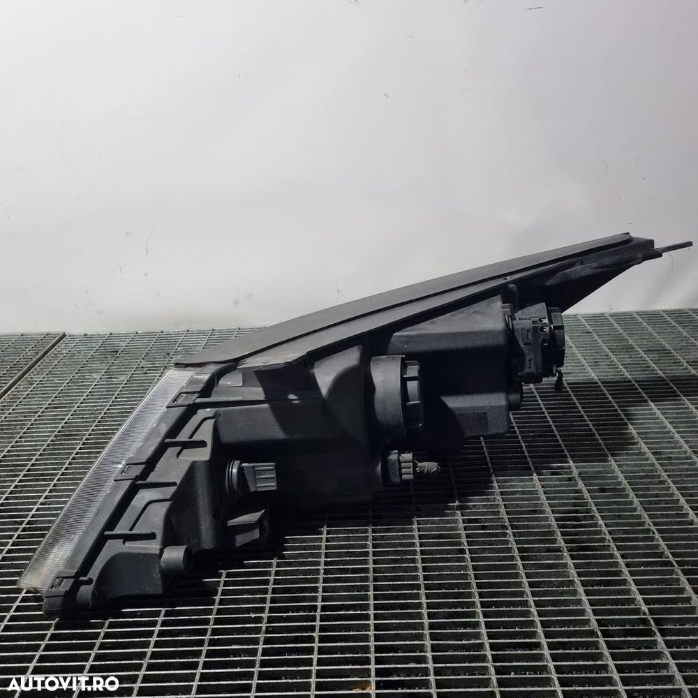 Far Dreapta Kia Sportage III 2010 - 2016 SUV 4 Usi (1379) Cu lupă - 2