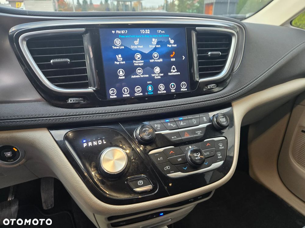 Chrysler Pacifica - 32