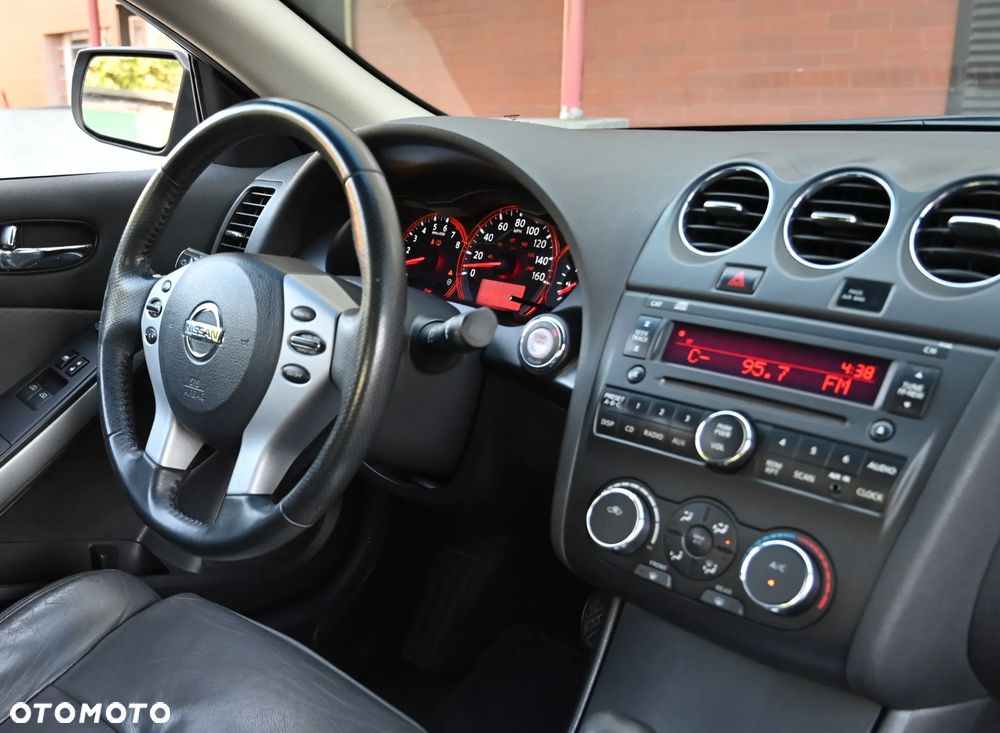 Nissan Altima - 25