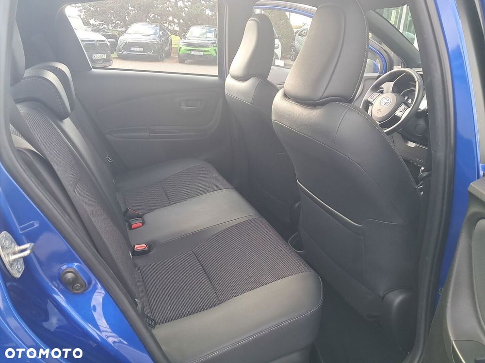 Toyota Yaris Hybrid 100 Dynamic - 18