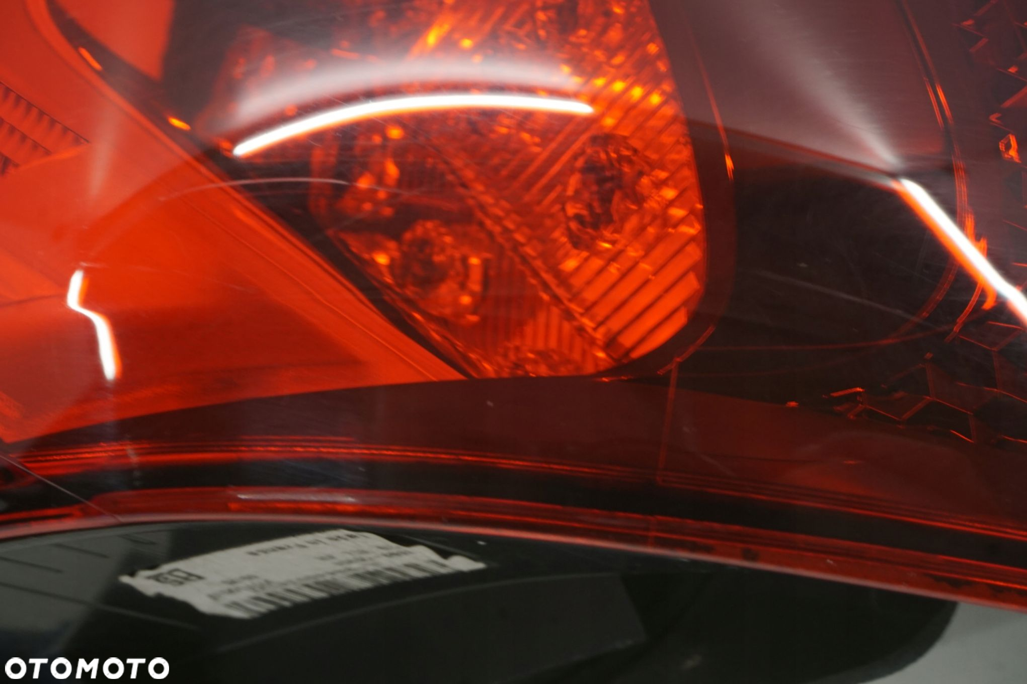 TOYOTA AVENSIS T27 LIFT T29 SEDAN LAMPA PRAWY TYŁ LED 81550-05300 - 2