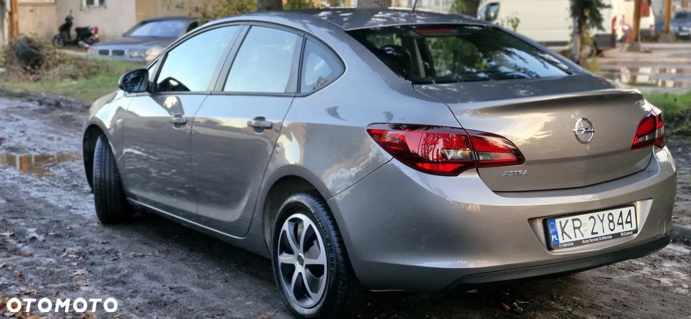 Opel Astra 1.6 Enjoy - 12