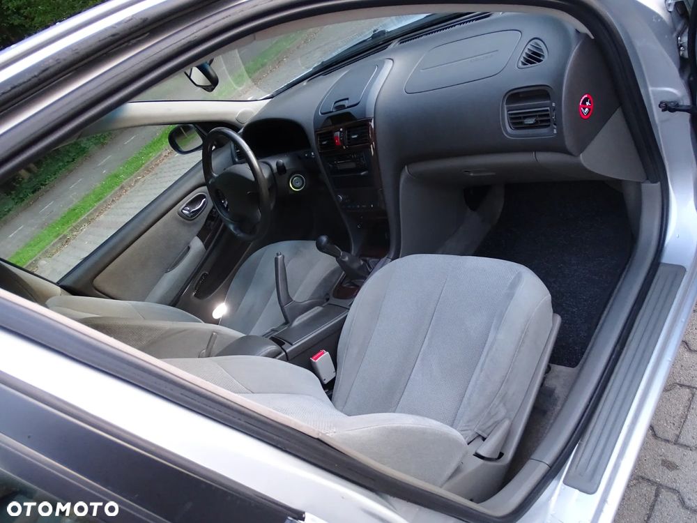 Nissan Maxima 2.0 Comfort - 23