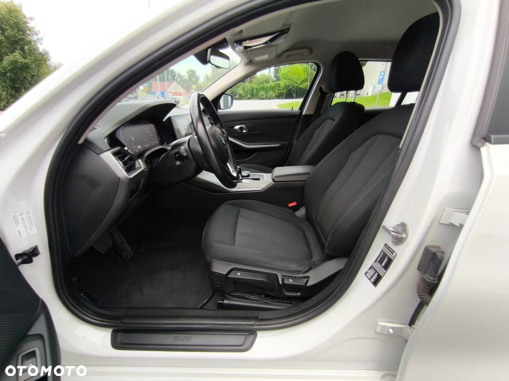 BMW Seria 3 318i - 15