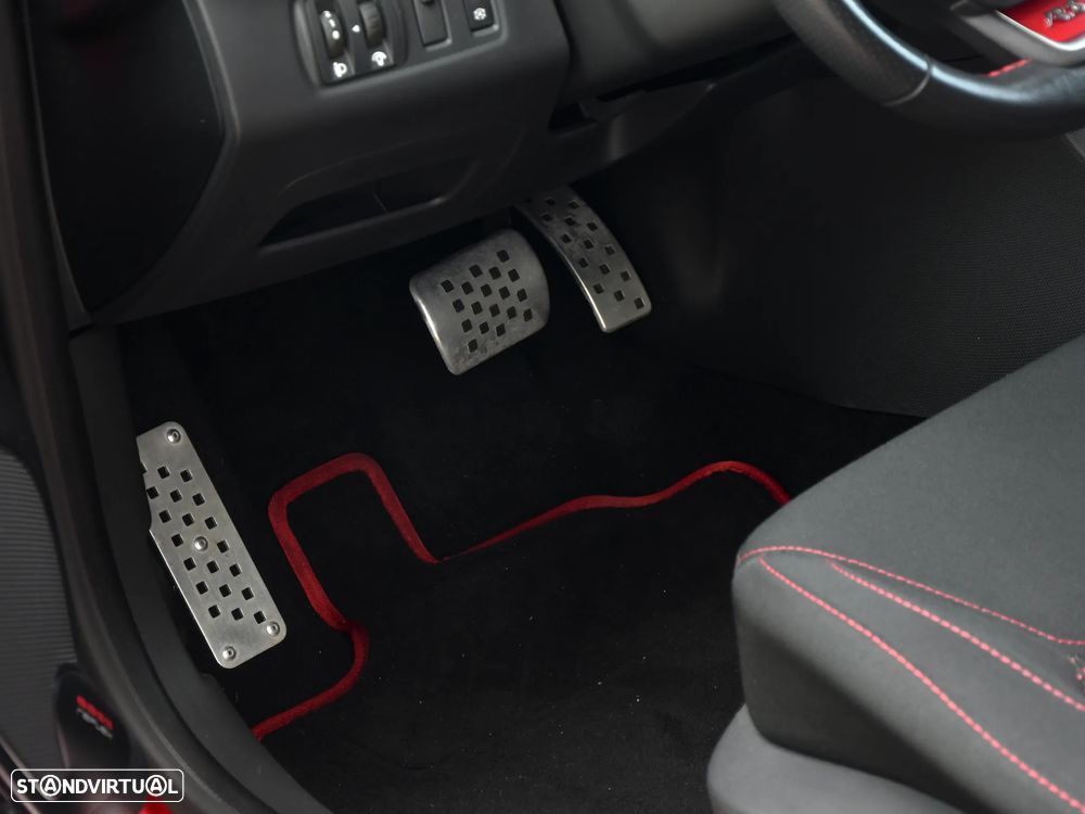 Renault Clio TCe 220 EDC R.S. Trophy - 19