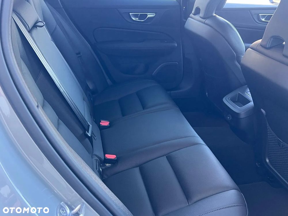 Volvo V60 B4 B Plus Dark - 23