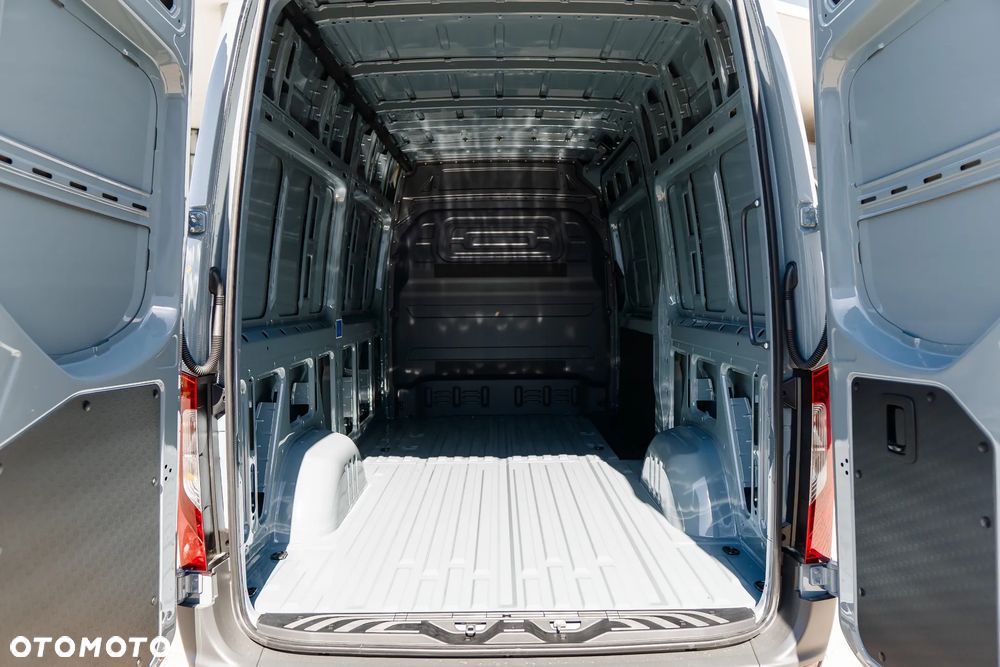 Mercedes-Benz Sprinter - 10