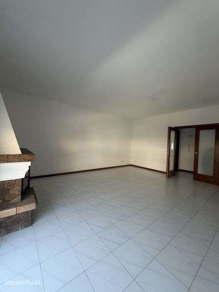 Andar Moradia T3 Remodelado para Arrendamento | São Cosme, Gondomar - Grande imagem: 2/12