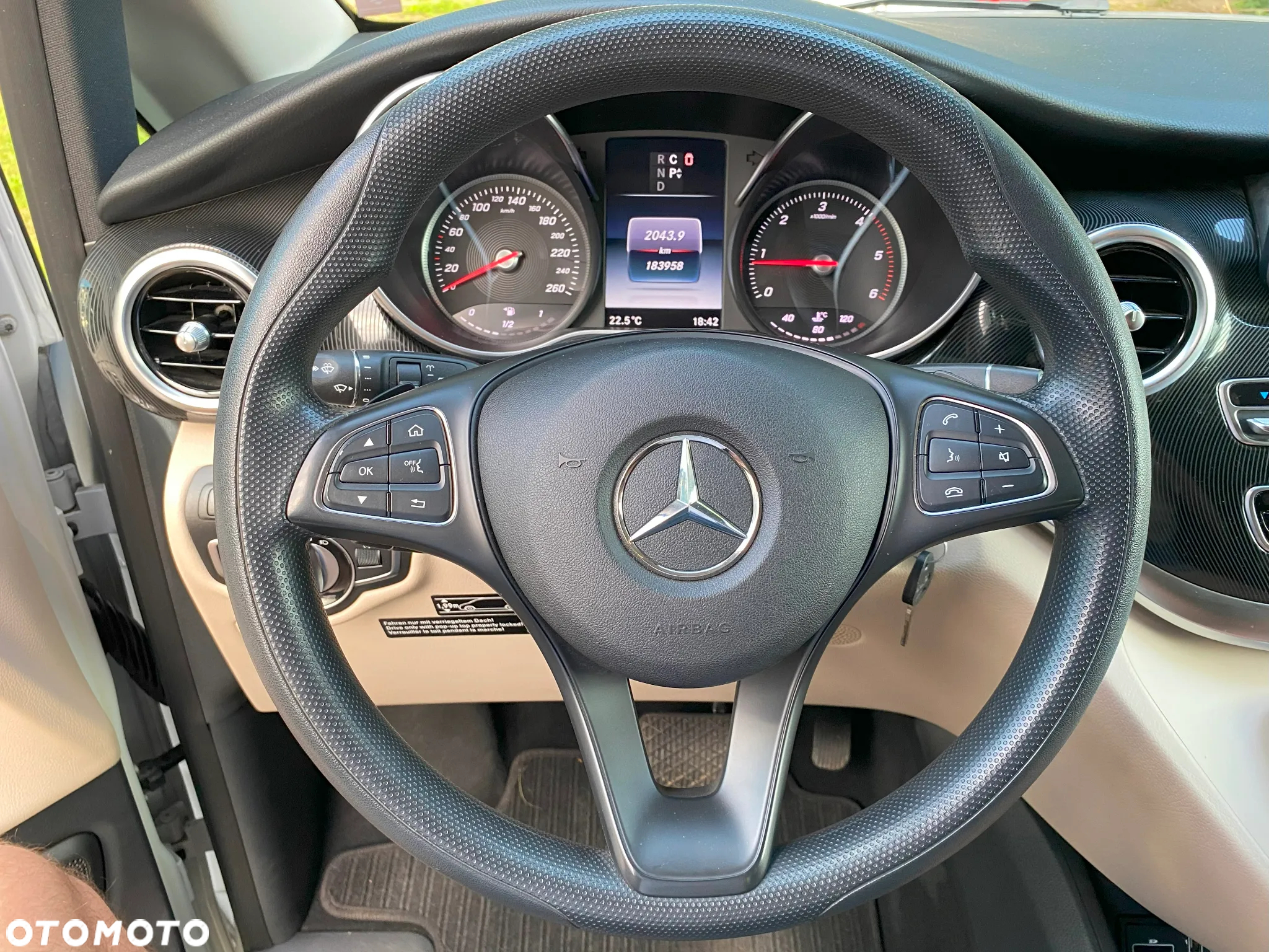 Mercedes-Benz Klasa V - 12