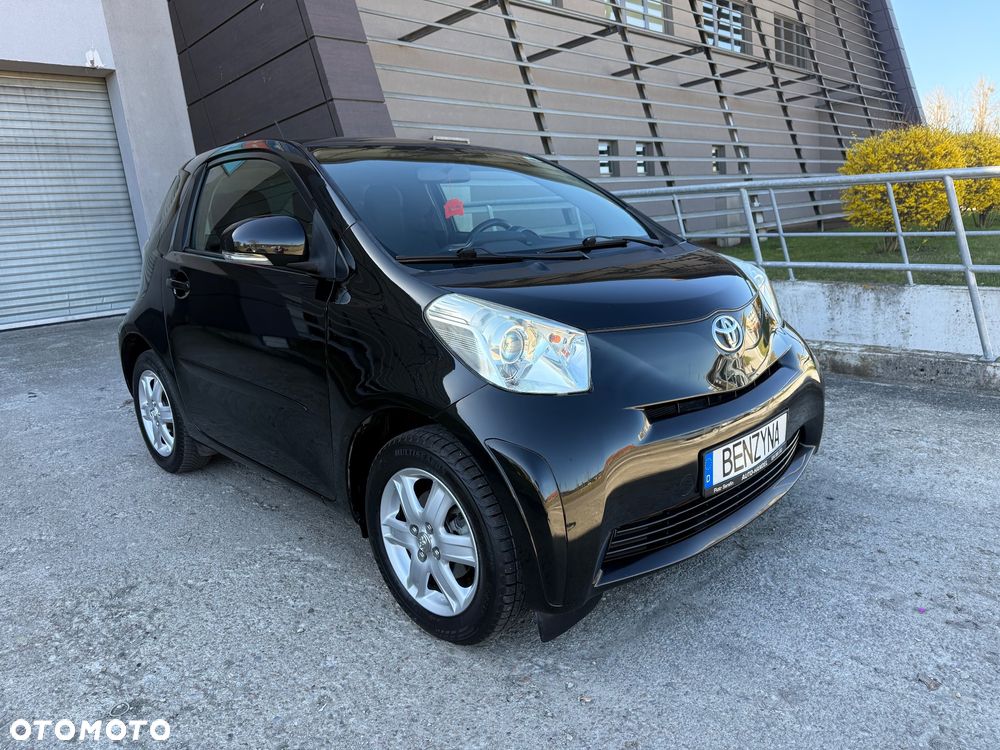 Toyota iQ - 3