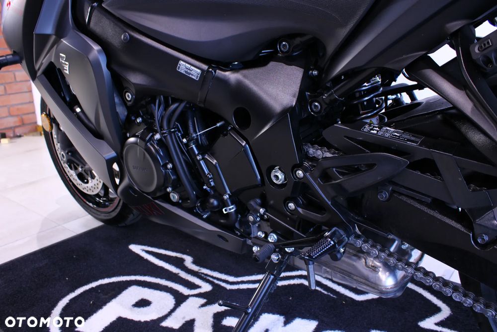 Suzuki GSX - 30