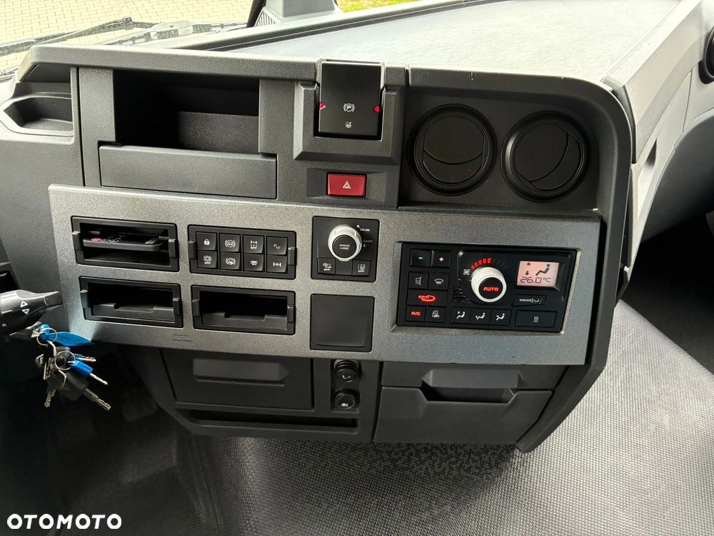 Renault T480 Sleeper Cab - 20