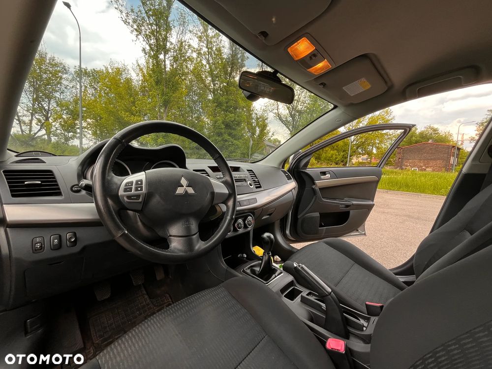 Mitsubishi Lancer 1.6 Invite - 11