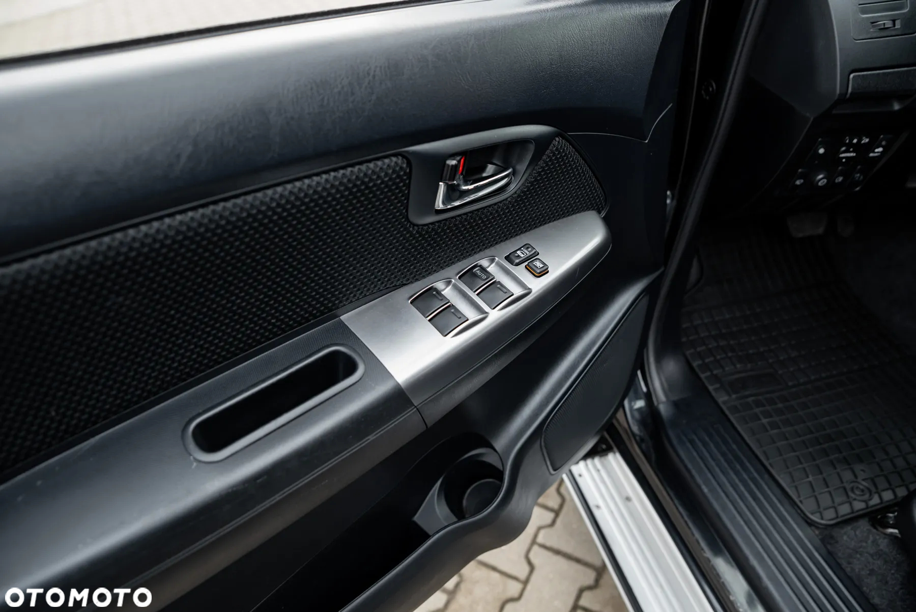Toyota Hilux 3.0 D-4D SR5 - 33