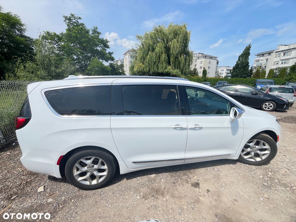 Chrysler Pacifica - 7