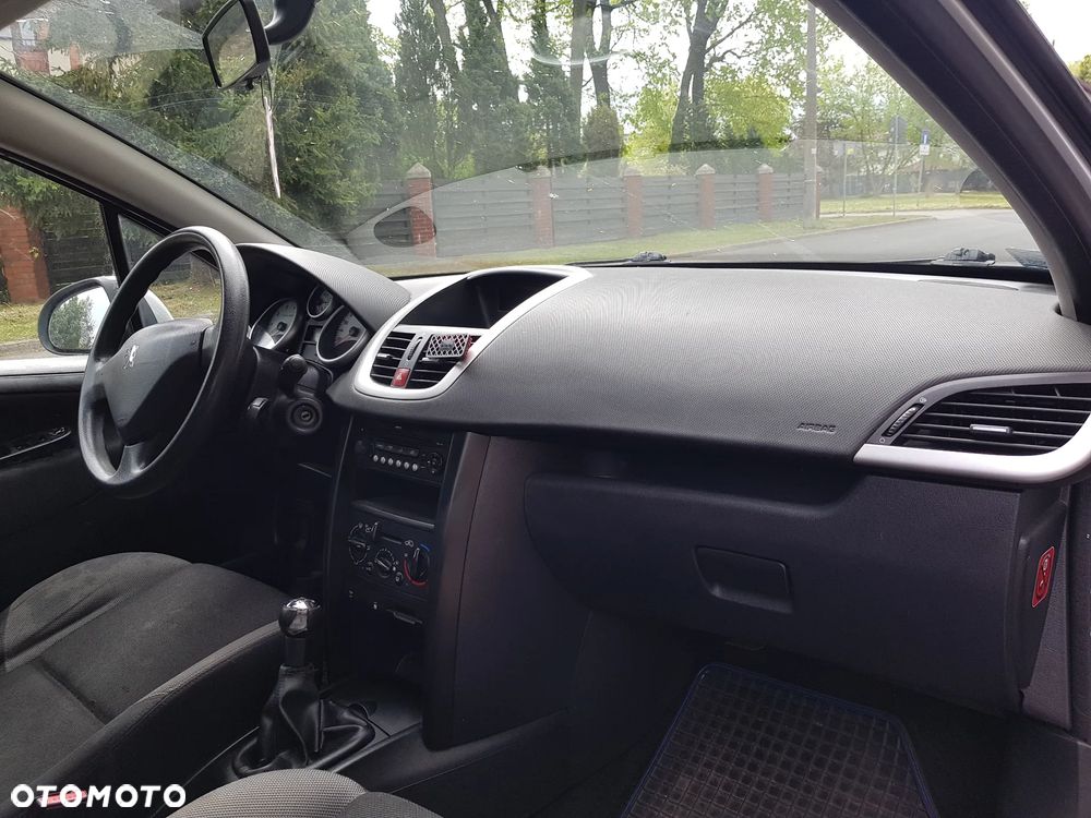 Peugeot 207 - 6