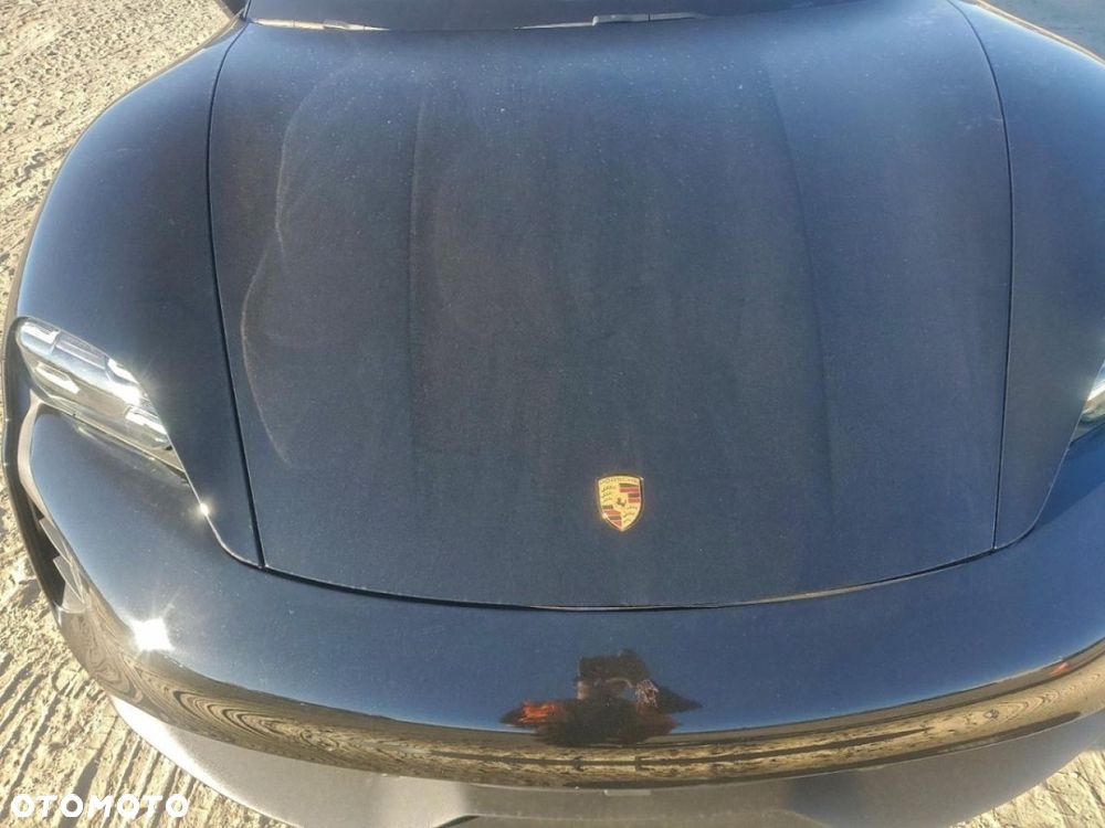 Porsche Taycan - 11