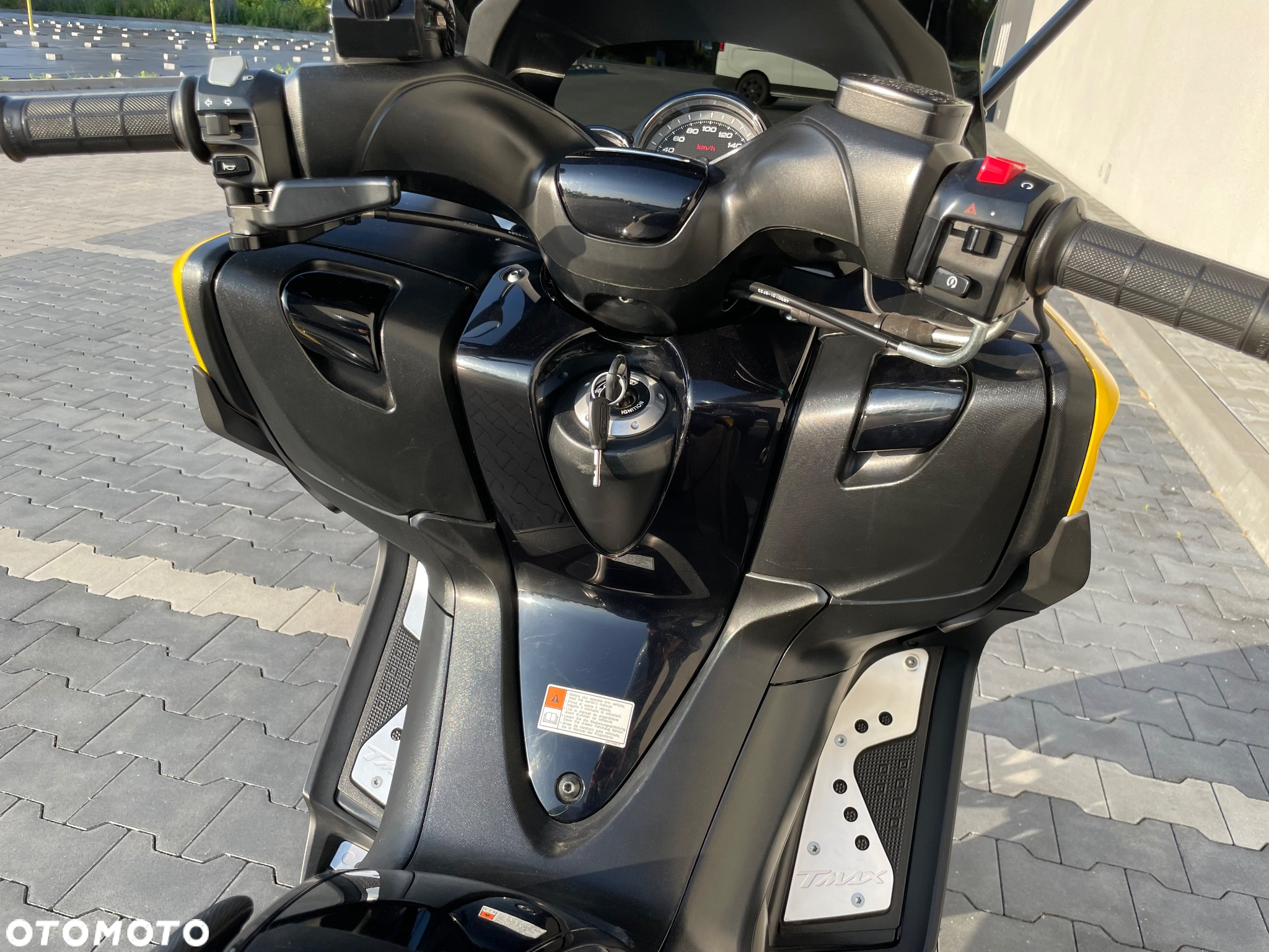 Yamaha Tmax - 12