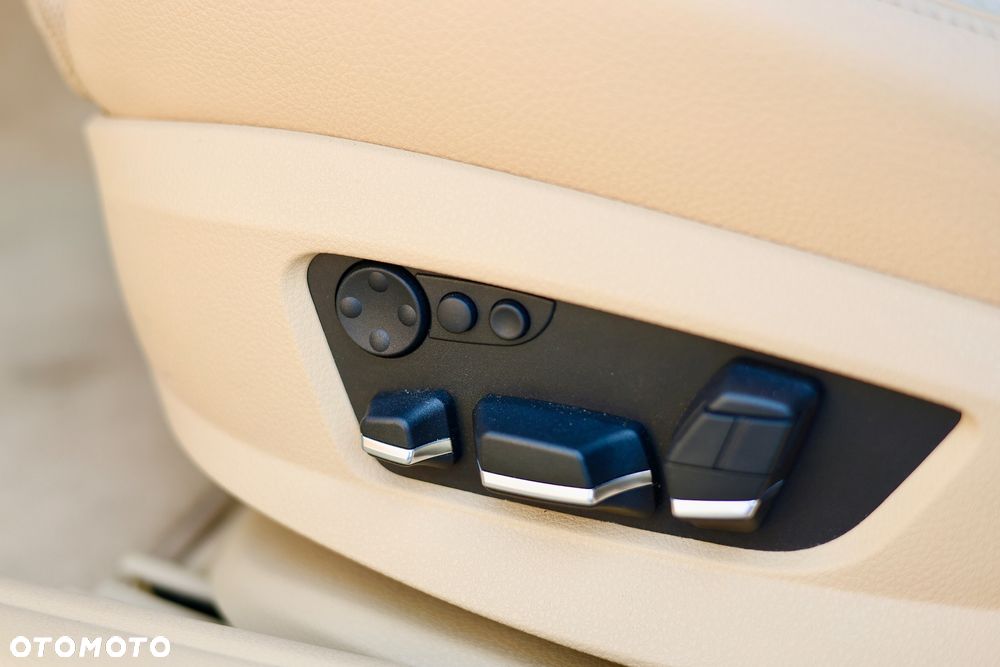BMW Seria 5 525d - 24