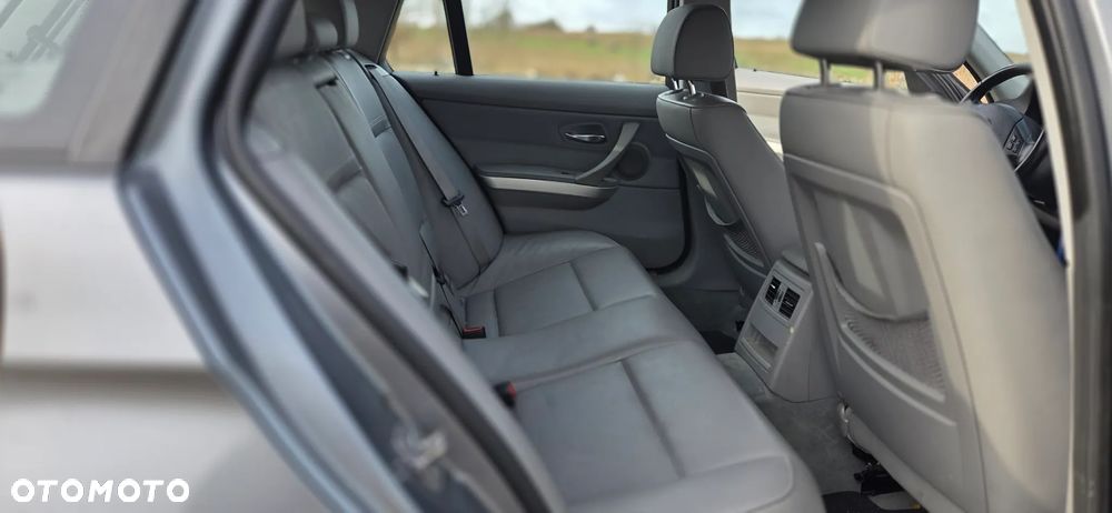 BMW Seria 3 320d - 10