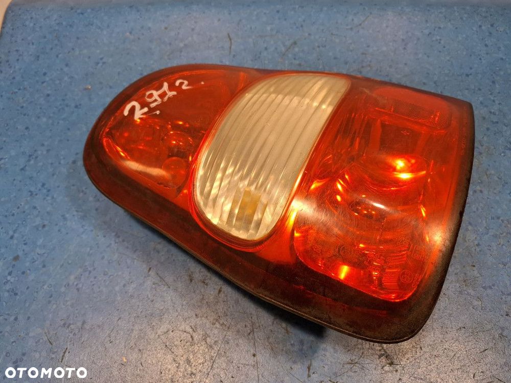 KIA CARNIVAL LAMPA TYŁ LEWA ZEWNĘTRZNA - 2