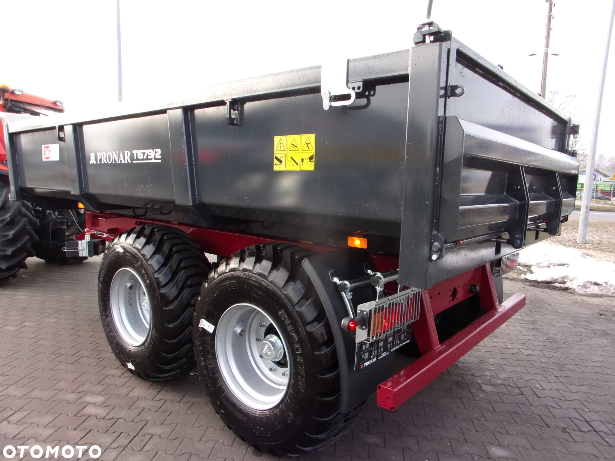 Pronar Przyczepa budowlana T679/2 kamieniarka 12 ton, sprawdza się znakomicie podczas transportowania gruzu, kamieni, żwiru i innych materiałów lub odpadów budowlanych używanych przy budowach i rozbiórkach - 3