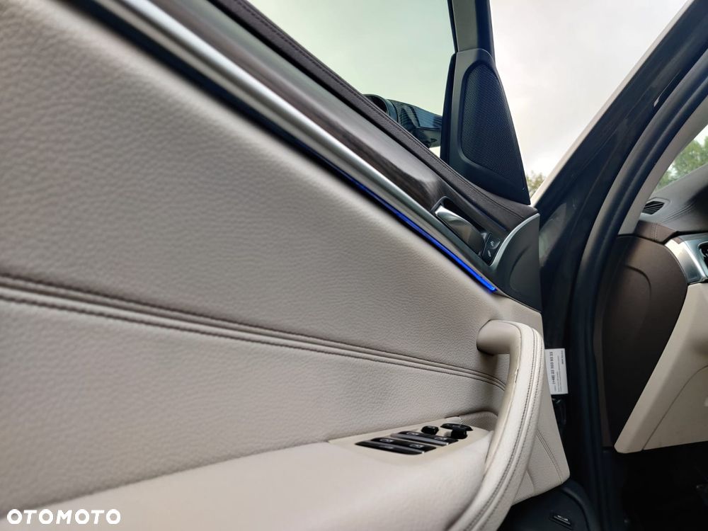 BMW Seria 5 520d xDrive Luxury Line - 35