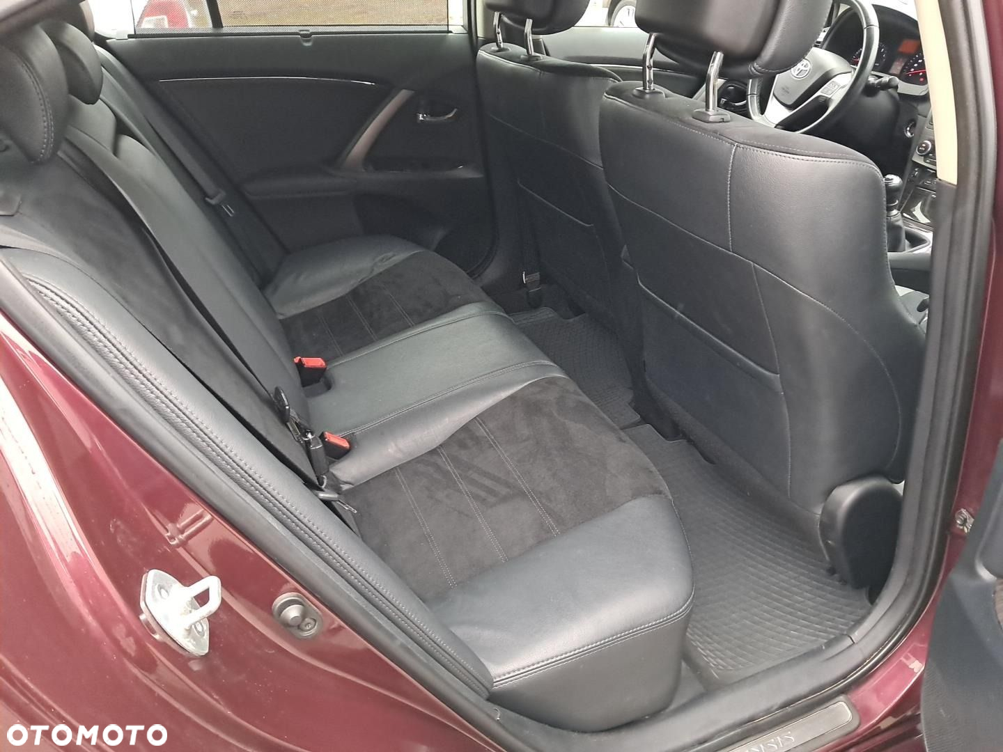 Toyota Avensis 1.8 Premium EU5 - 11