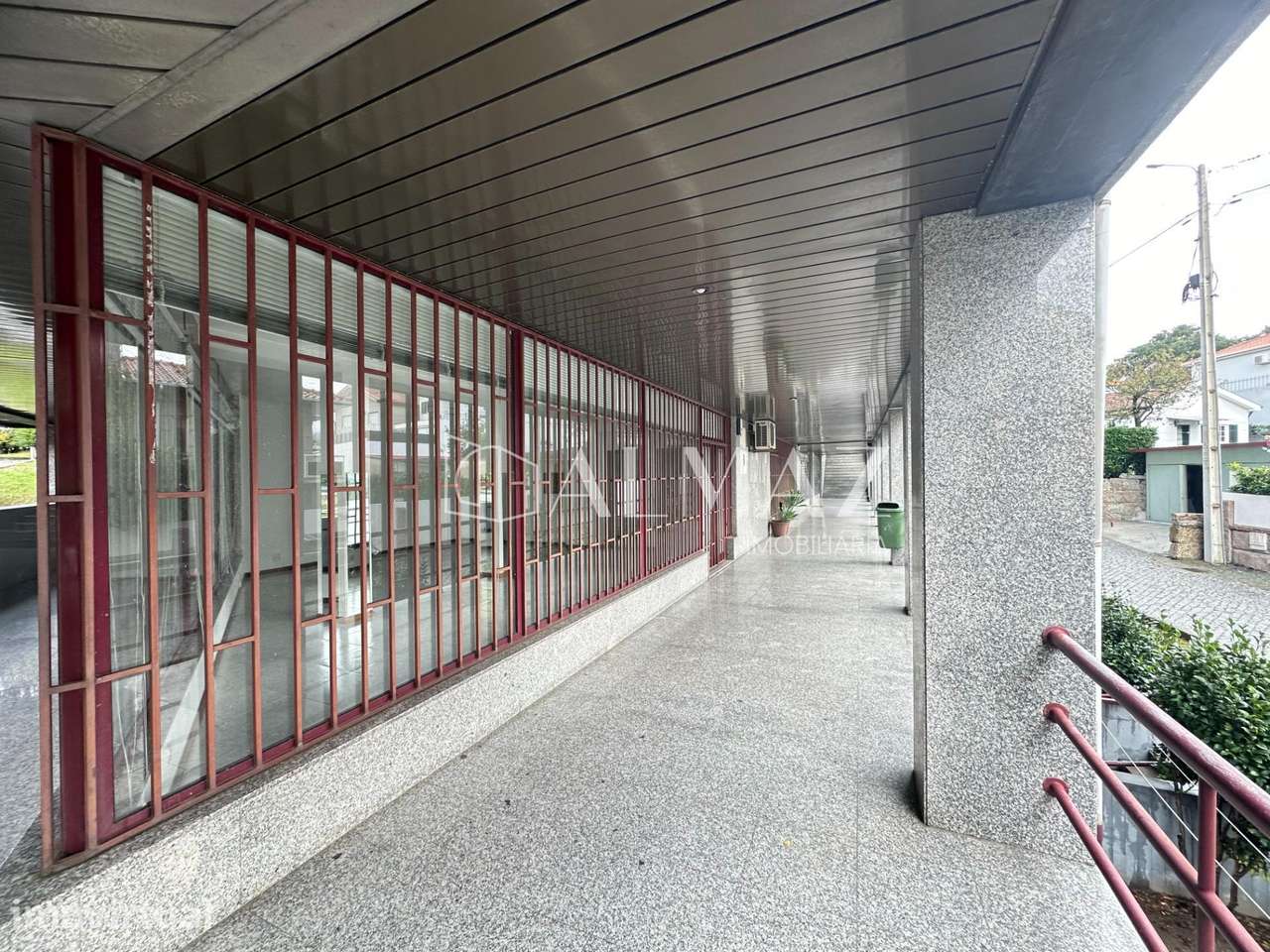 Loja com 48 m2 em Candoso São Tiago, Guimarães - Grande imagem: 3/11