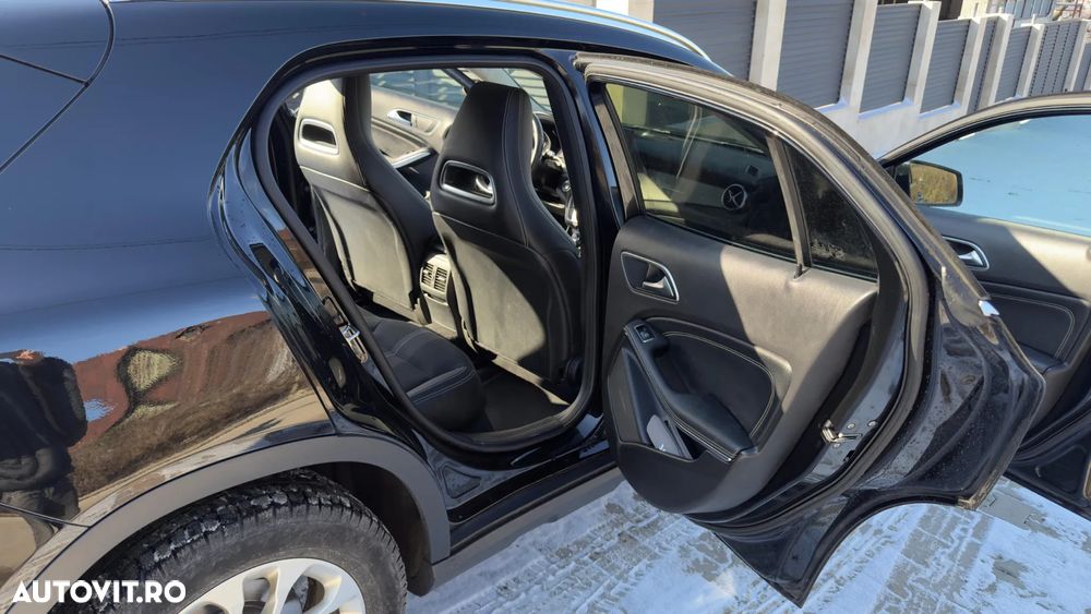 Mercedes-Benz GLA 180 7G-DCT StreetStyle - 11