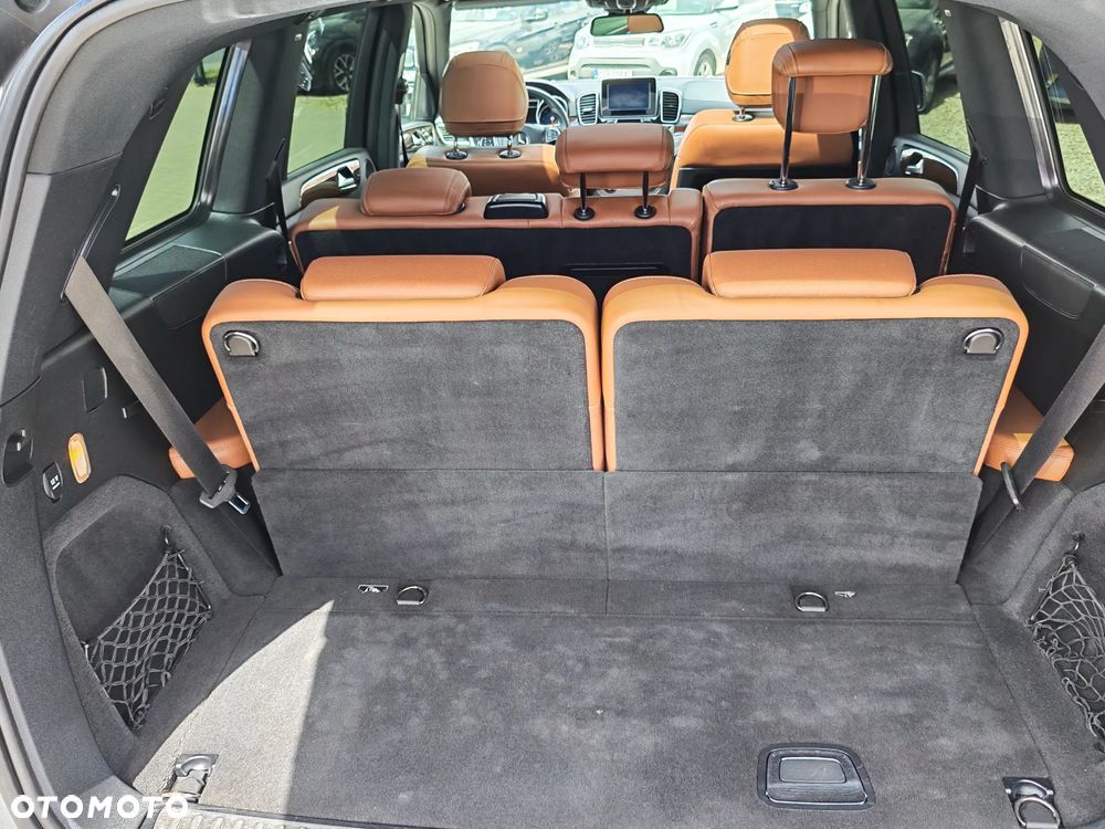 Mercedes-Benz GLS - 33