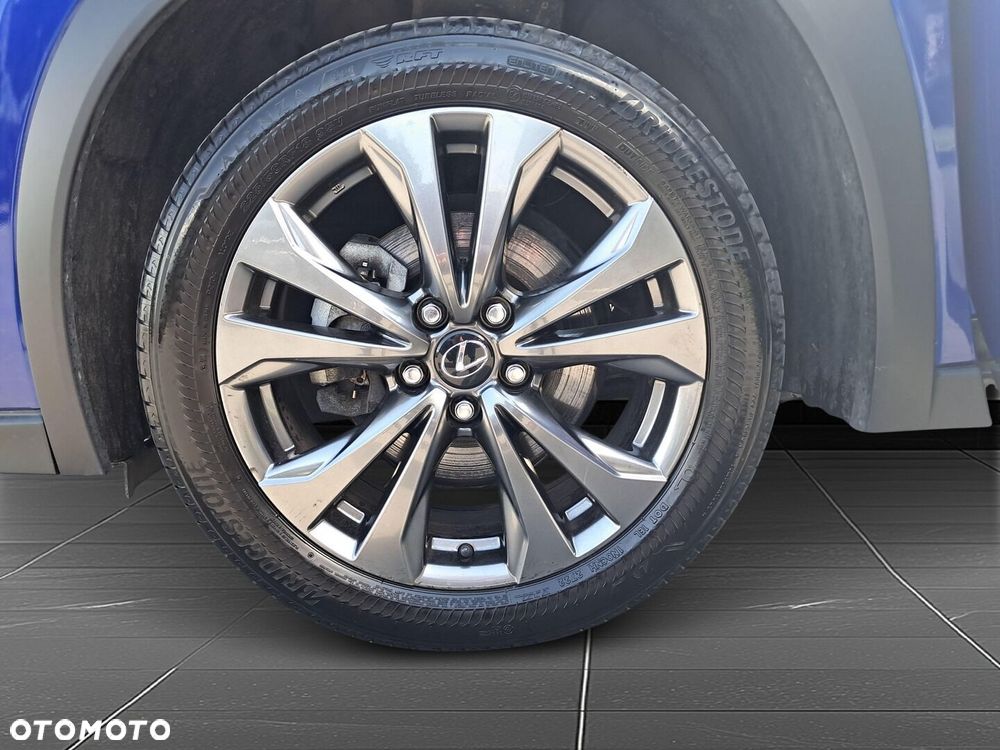Lexus UX - 19