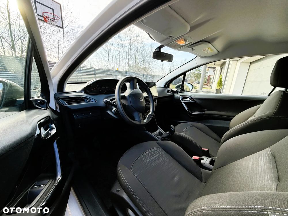 Peugeot 208 - 5