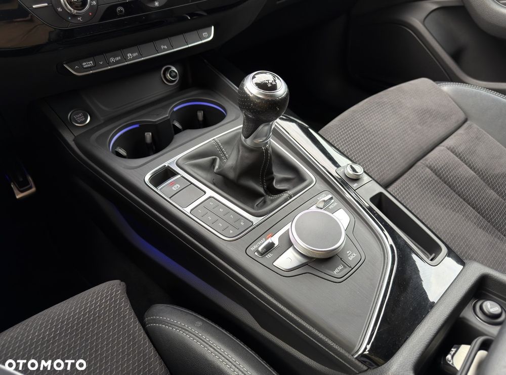 Audi A4 Avant 40 TFSI S tronic S line - 33